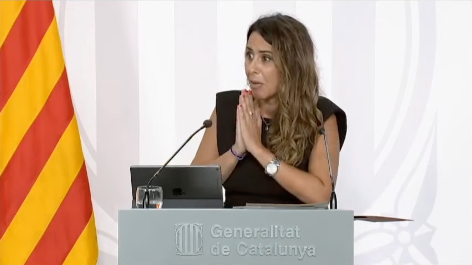 Patrícia Plaja després que se li escapés un renec accidental en roda de premsa