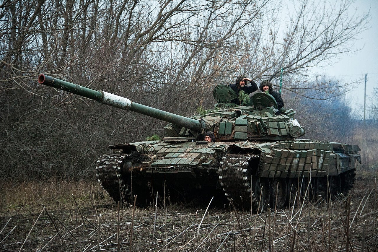Imatge d'arxiu d'un tanc t-72 de fabricació russa en mans de l'exèrcit ucraïnès / 56ena Brigada Motoritzada Mariúpol - CC-BY 4.0 license