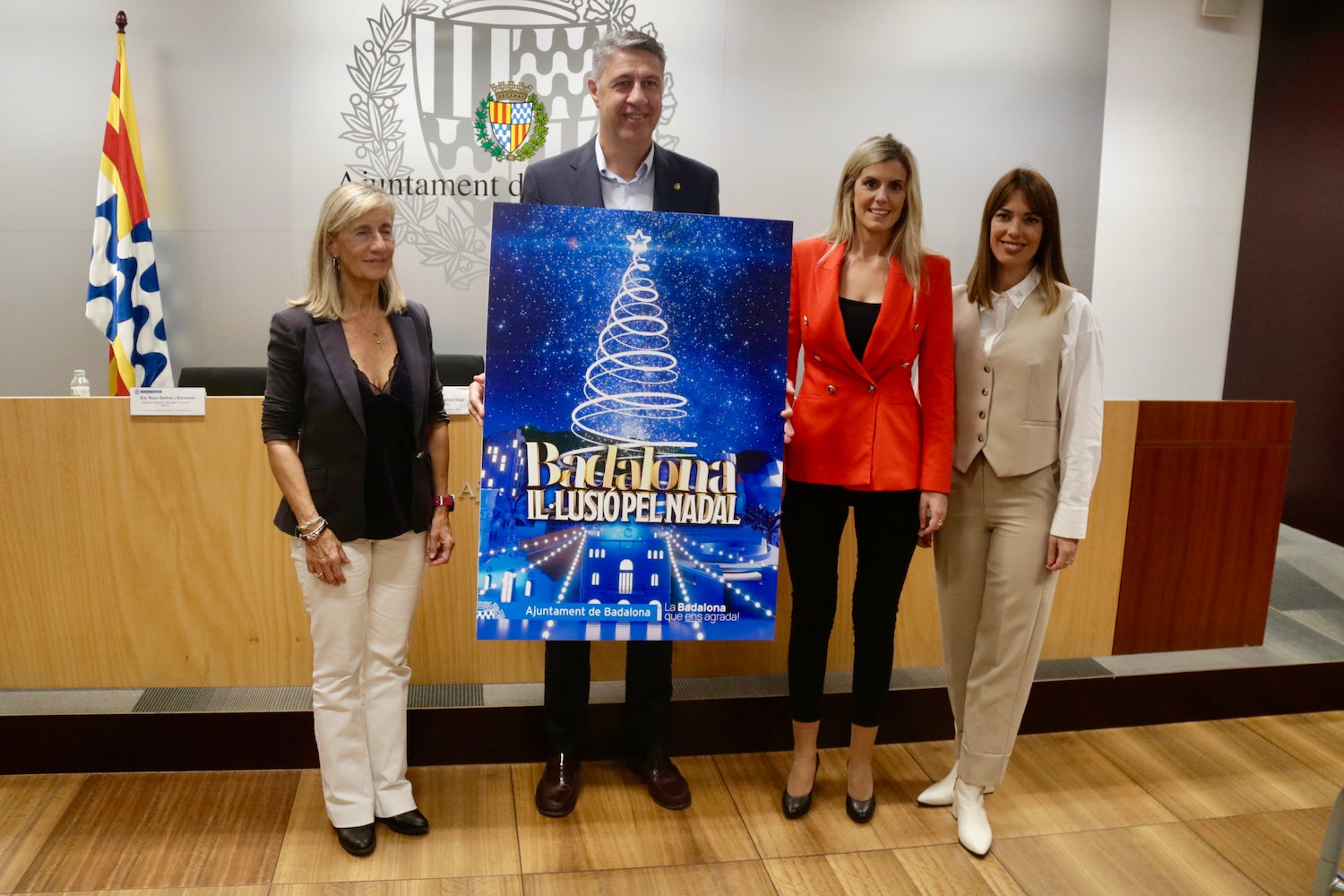 L'alcalde de Badalona, Xavier Garcia Albiol, amb la regidora de Comerç, Rosa Bertran; la segona tinent d'alcalde, Cristina Agüera, i la regidora de Cultura, Vanesa González, durant la presentació de la campanya de Nadal a la ciutat / ACN