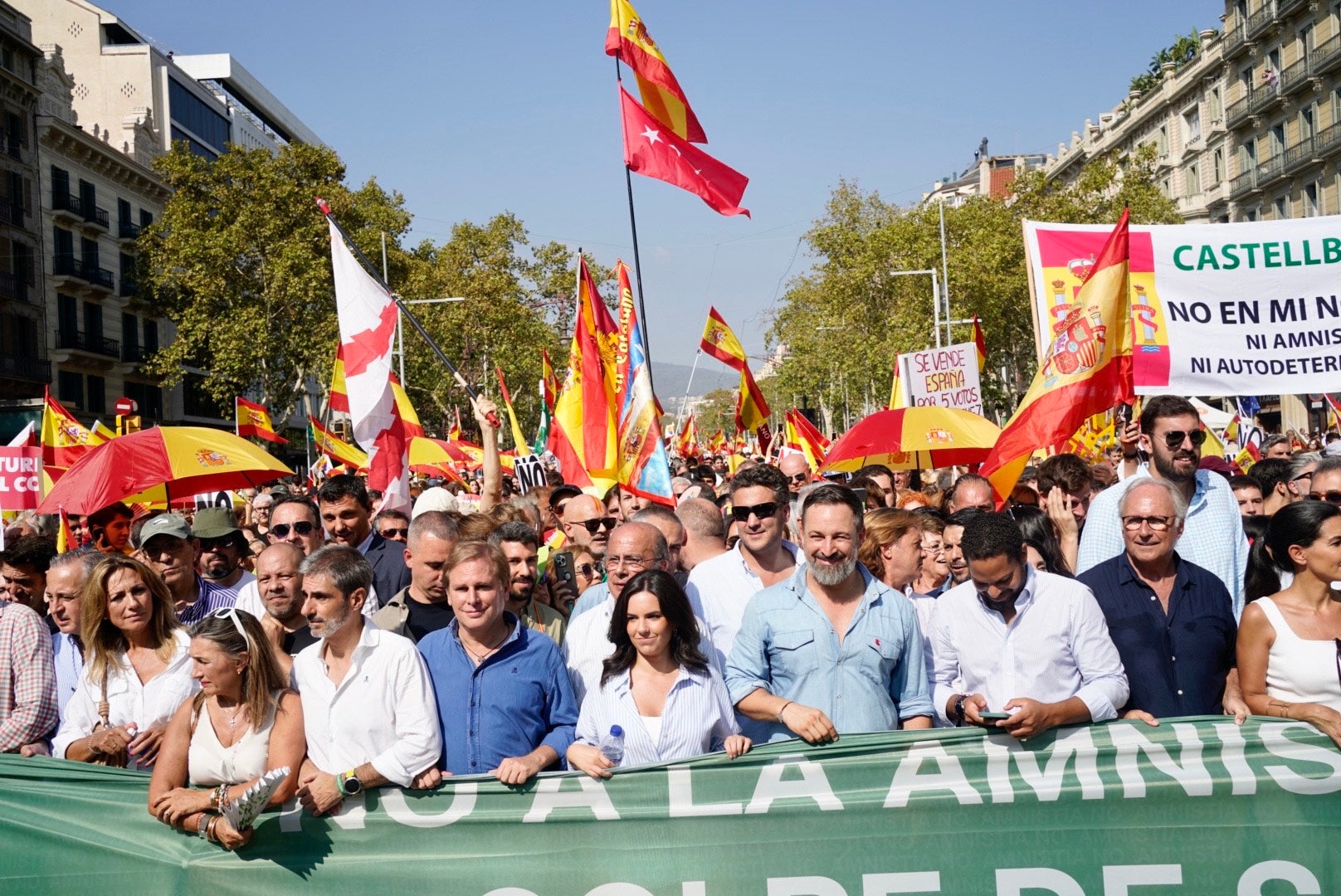 Los líderes de Vox durante la manifestación españolista del 8 de octubre en Barcelona / Mireia Comas