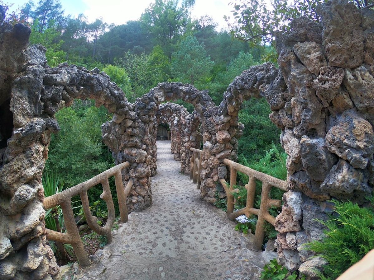 Els Jardins d'Artigues, una de les obres més desconegudes de Gaudí / Twitter