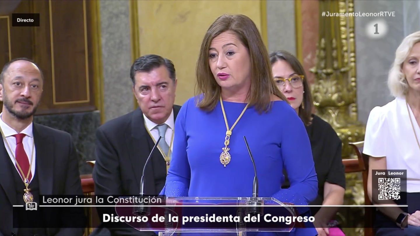 El vestit de Francina Armengol és d'un color molt similar al de la reina - TVE