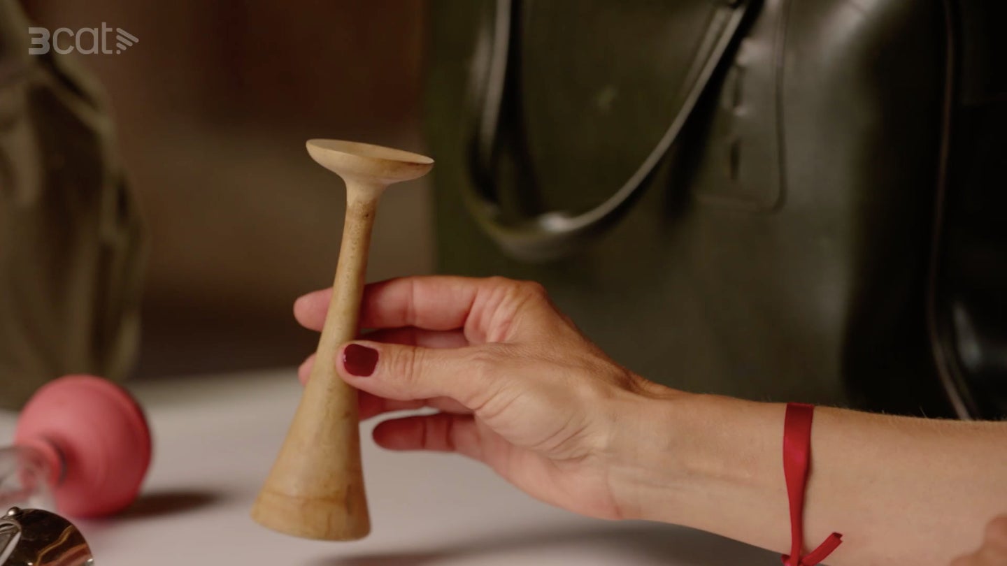 Los instrumentos que usaban las comadronas hace unos años - TV3