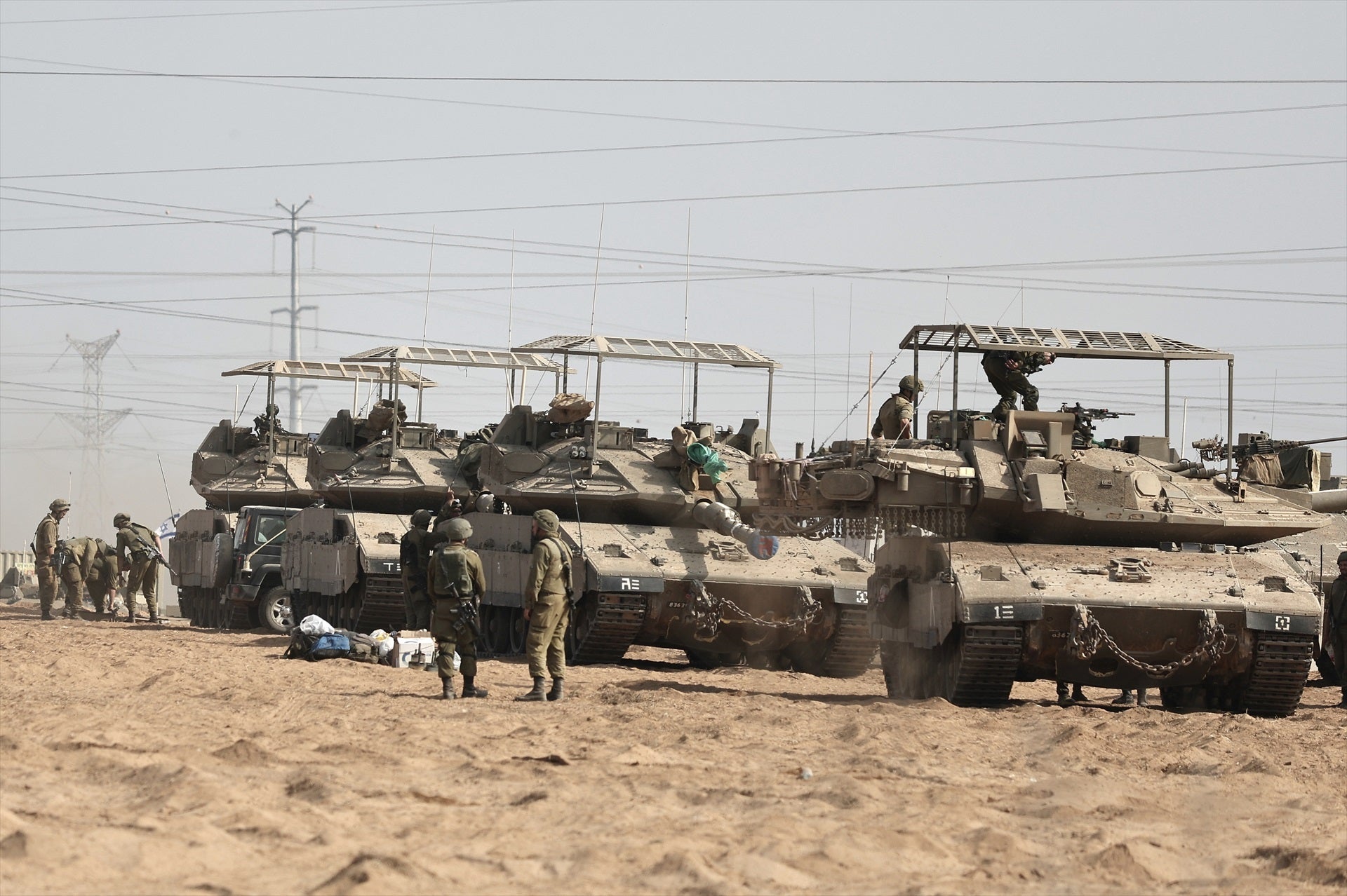 Soldat i vehicles militars d'Israel a la ciutat de Sderot, a prop de la frontera nord amb la Franja de Gaza / Europa Press/Contacto/Ilan Assayag/JINI
23/10/2023