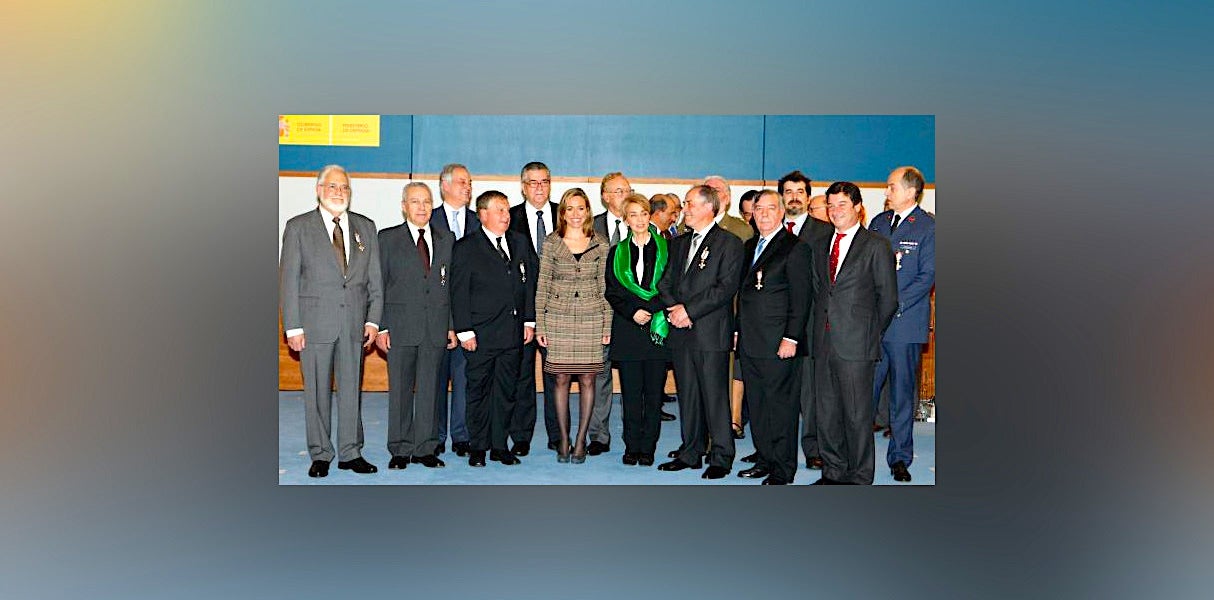 Una imatge dels darrers representants de la UMD que van ser condecorats per Carme Chacón quan era ministra de Defensa del govern de José Luis Rodríguez Zapatero / MdD