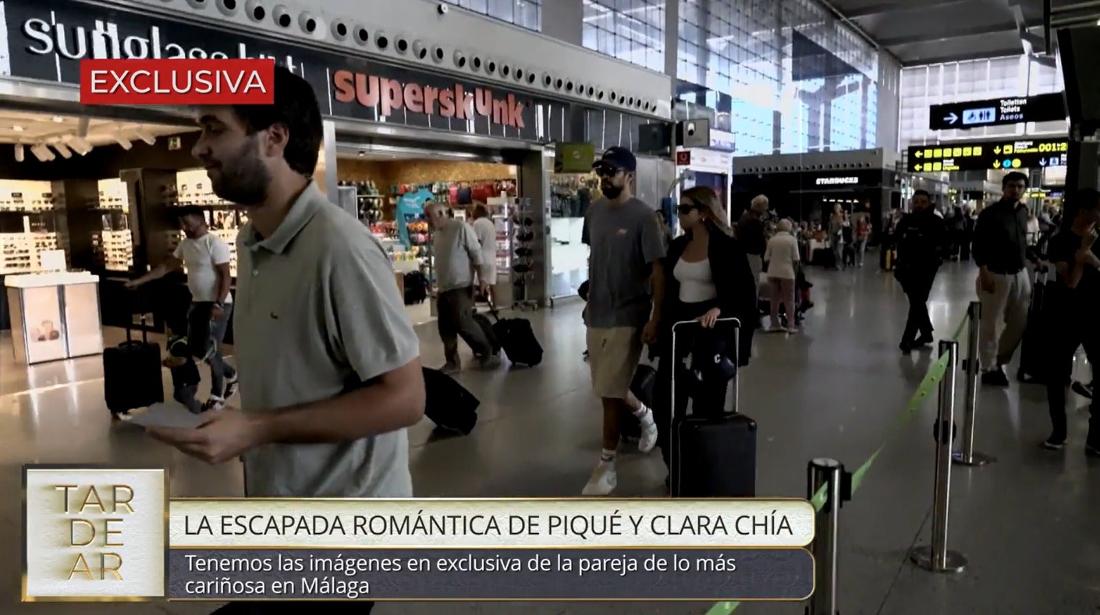 Gerard Piqué y Clara Chía, pillados al aeropuerto - Telecinco