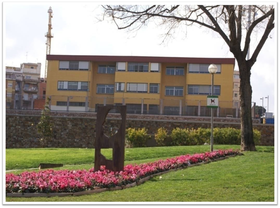 Imatge de la façana de l'institut Rubió i Ors de l'Hospitalet del Llobregat on s'ha registrat l'incident/Xtec