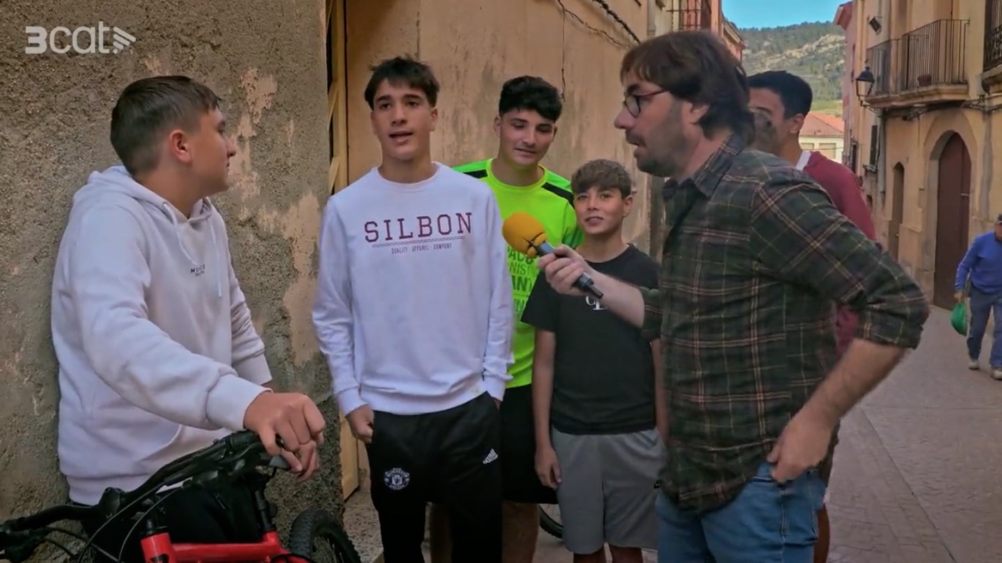 Quim Masferrer ha hablado con gente mayor y joven del pueblo - TV3