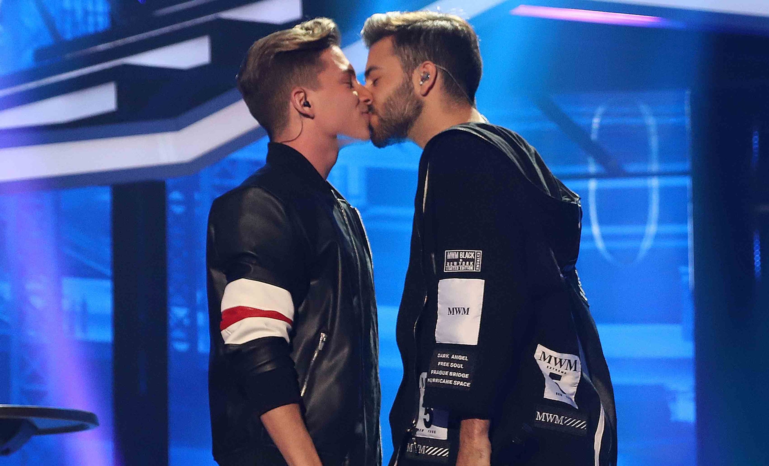 Raoul i Agoney van fer-se un petó a l'escenari d'OT - TVE