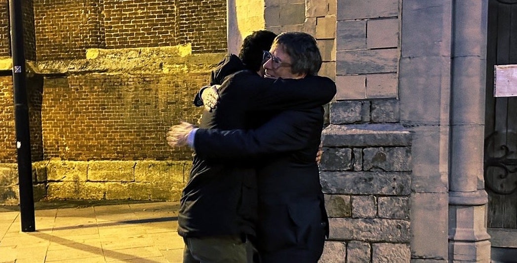 Valtònyc s'acomiada de Puigdemont només confirmar-se la notícia que pot tornar a Mallorca/@KRLS