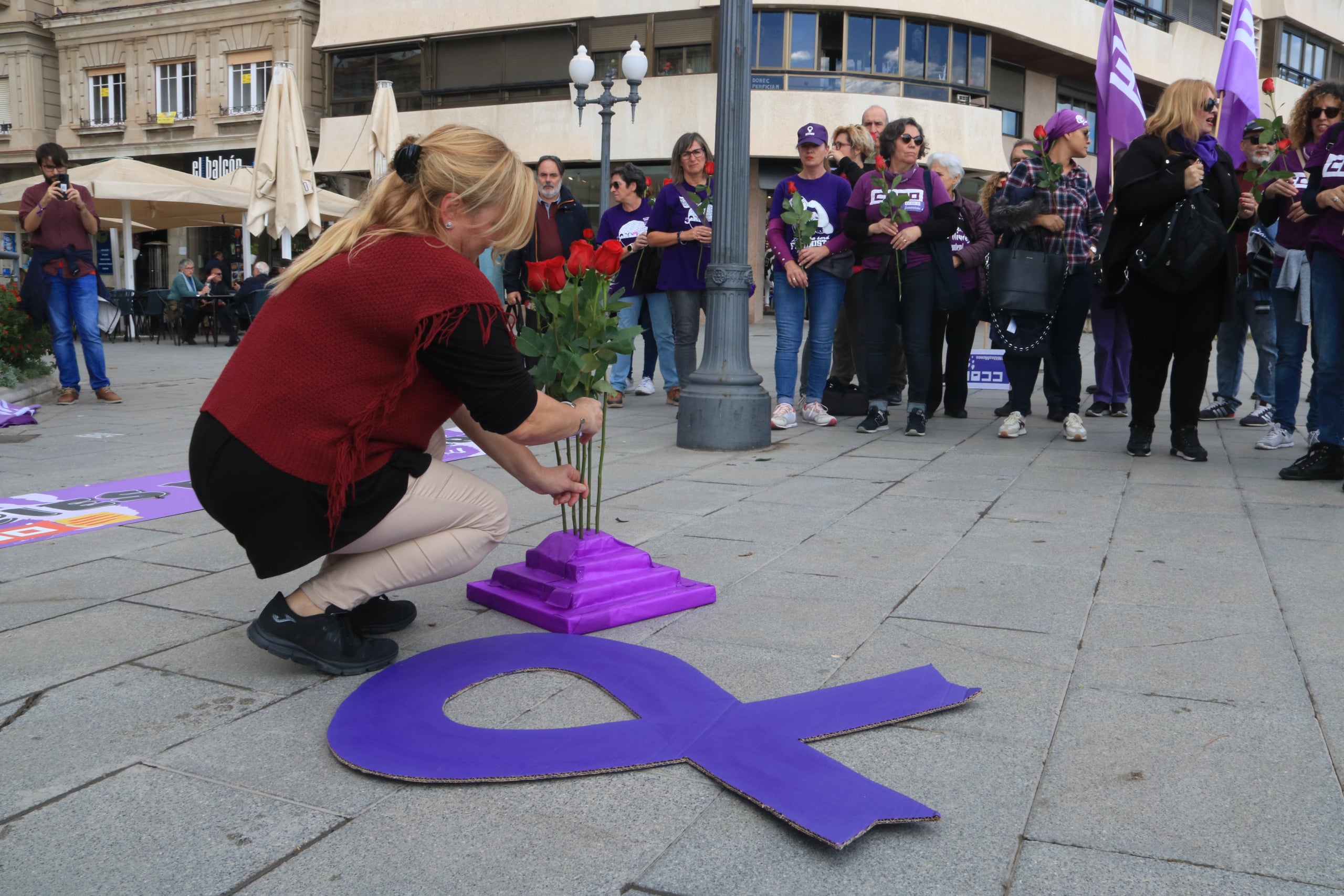 Una dona participant en un acte contra la violència masclista a Tarragona / ACN