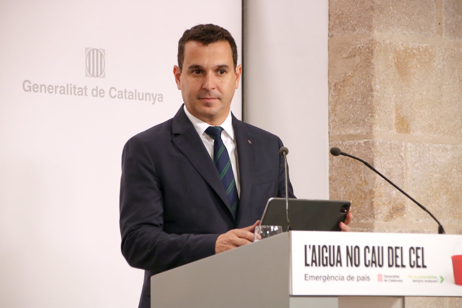 El director de l’Agència Catalana de l’Aigua (ACA), Samuel Reyes, en roda de premsa al Palau de la Generalitat / ACN