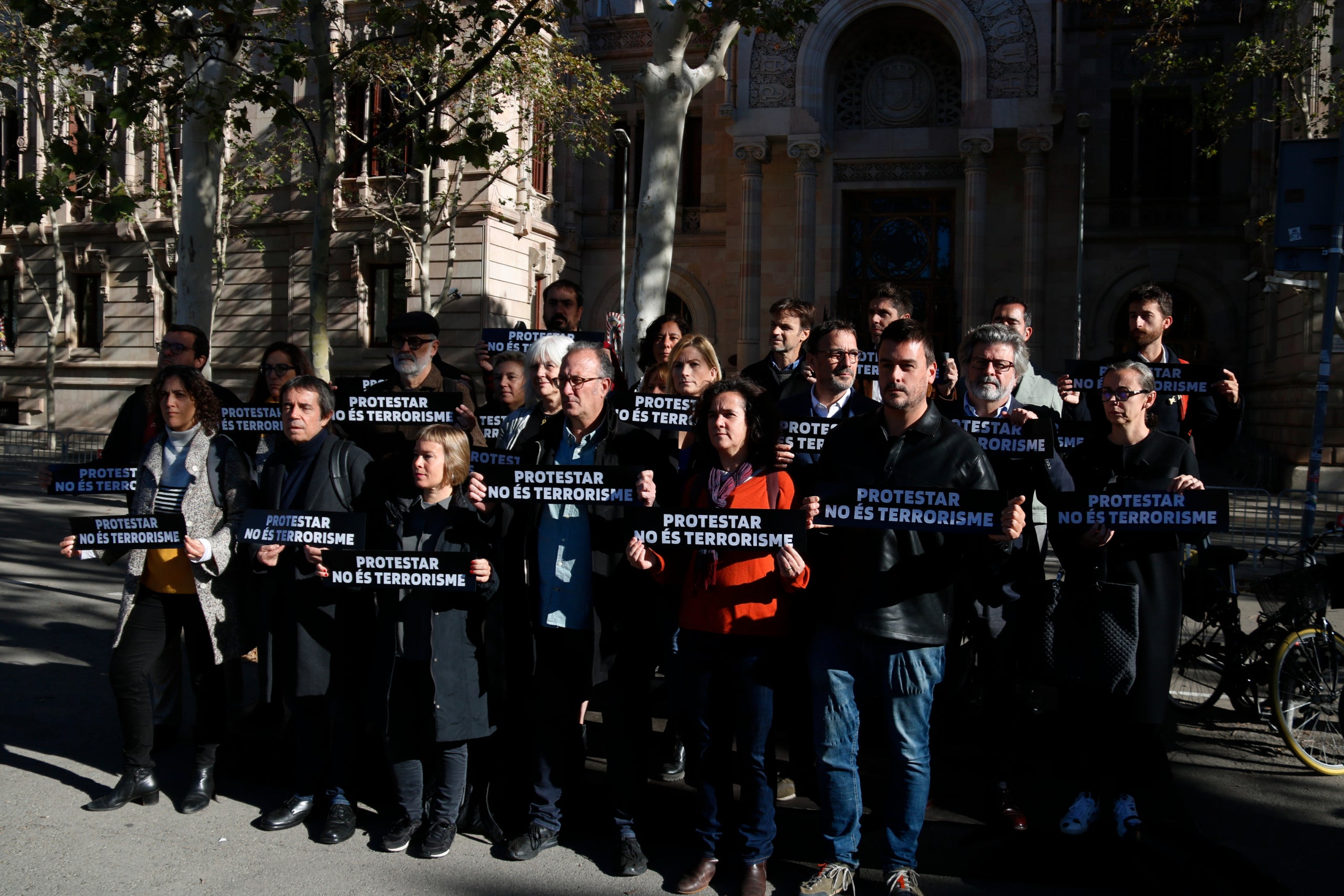 Partits i entitats sobiranistes davant del TSJC per denunciar l'ofensiva judicial contra l'amnistia / ACN