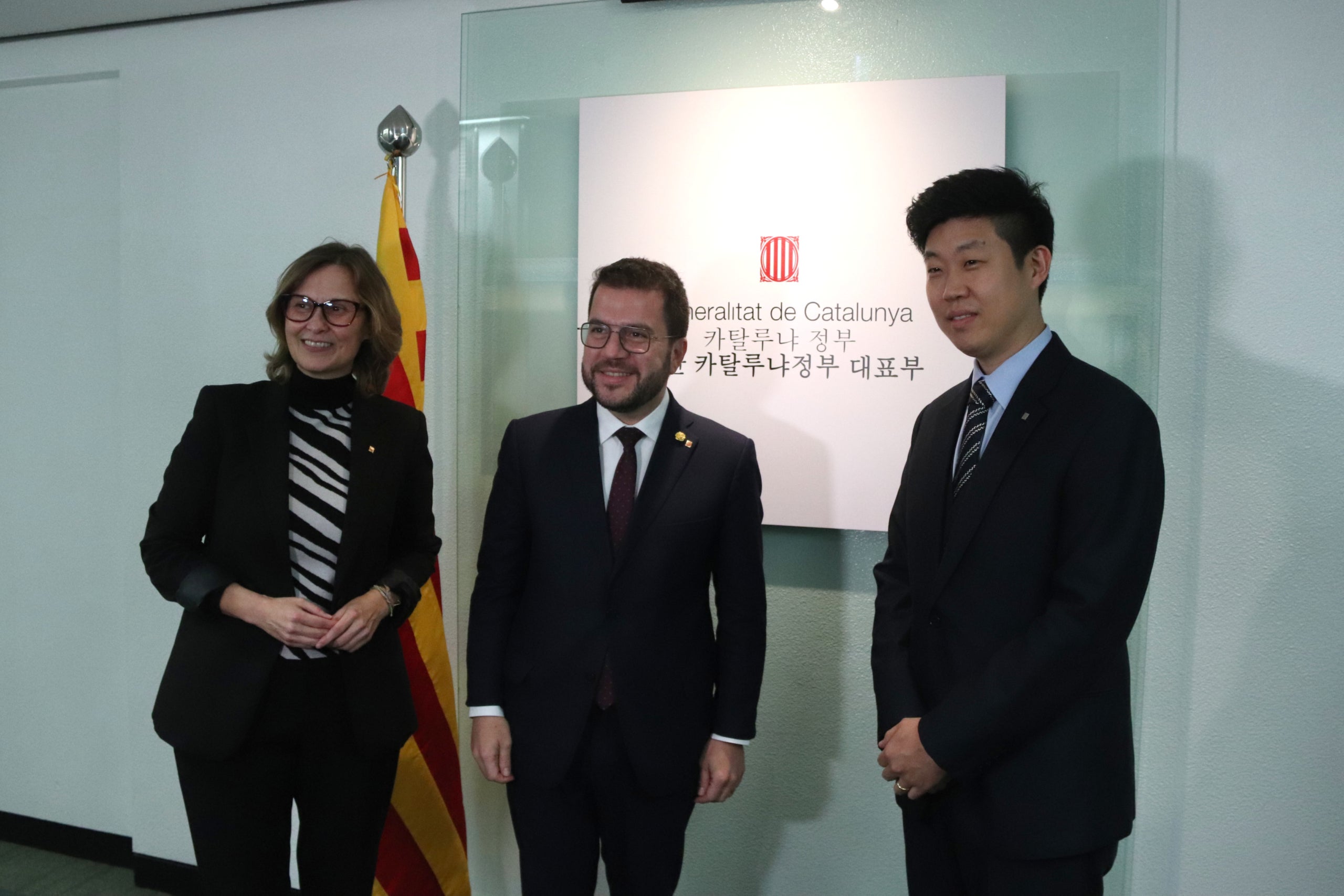 Meritxell Serret, Pere Aragonès i el delegat del Govern a Corea del Sud, Jaeyeok Yoon Kang / ACN