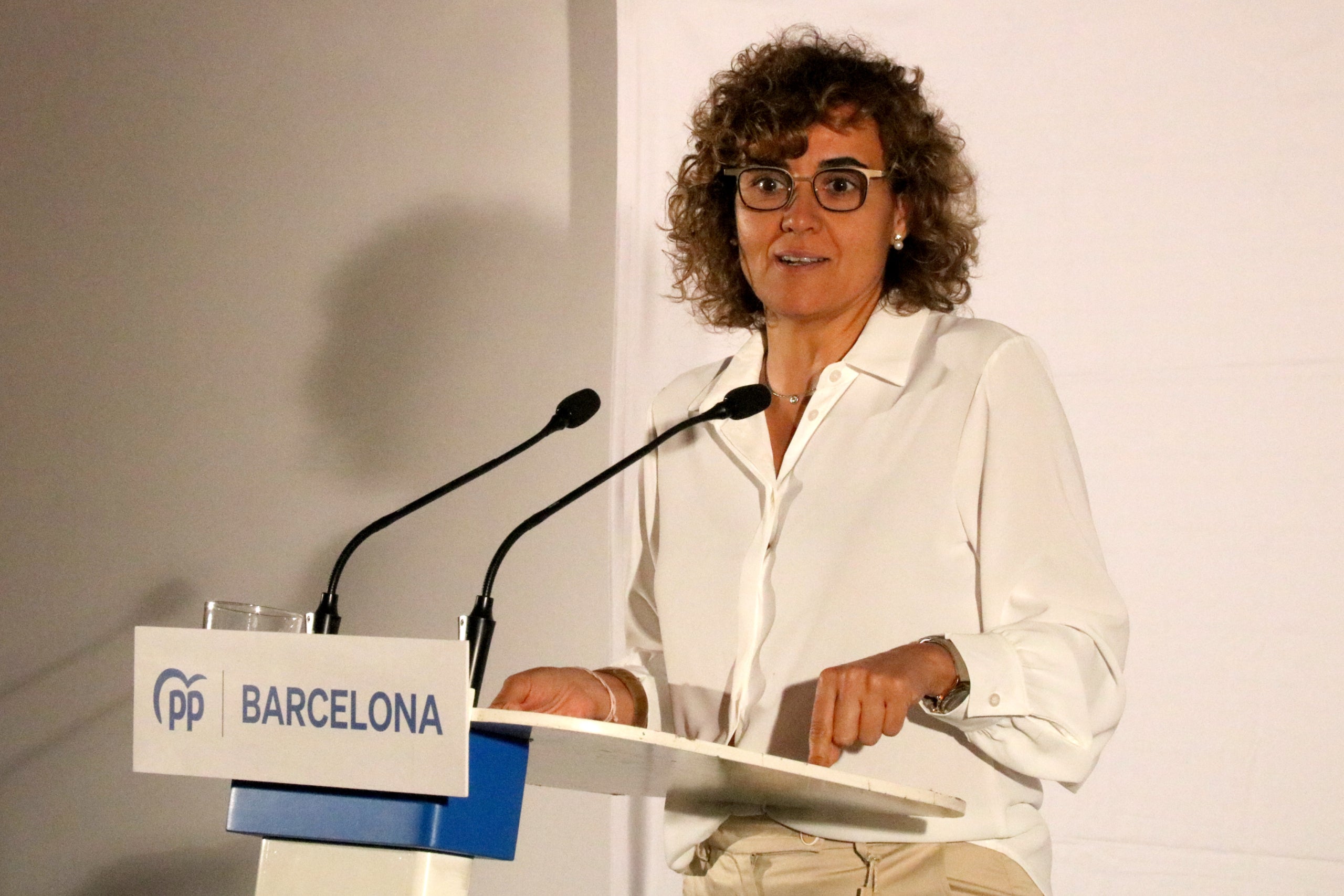 La portaveu del PP al Parlament Europeu, Dolors Montserrat, en una roda de premsa / ACN