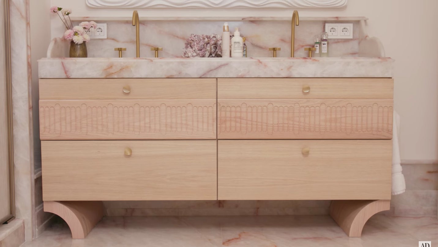 El moble del lavabo de Tamara, una cucada - ARCHITECTURAL DIGEST