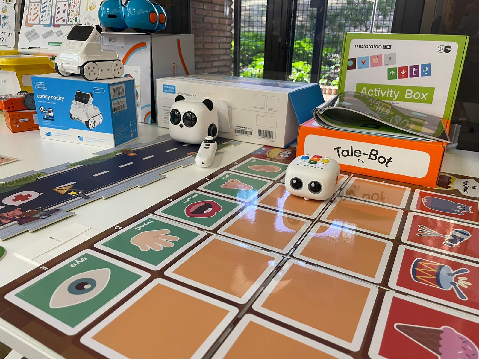 El kit de robòtica que Educació enviarà als centres educatius / I.N