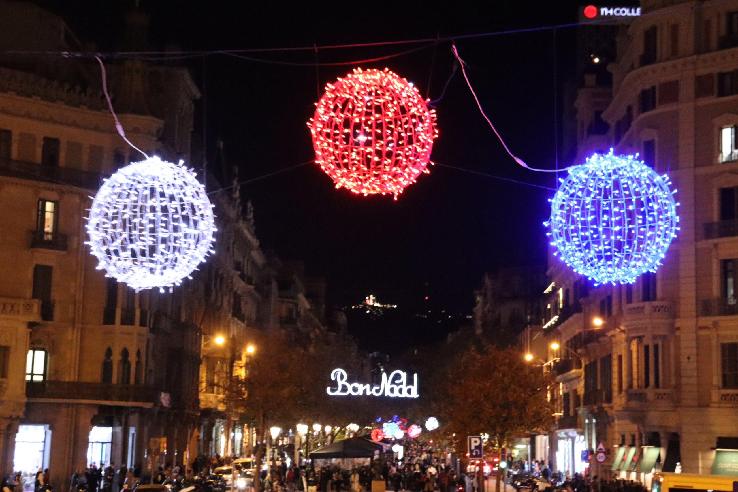 Decoracions i llums de Nadal durant l'encesa dels llums de Nadal de Barcelona / Europa Press
