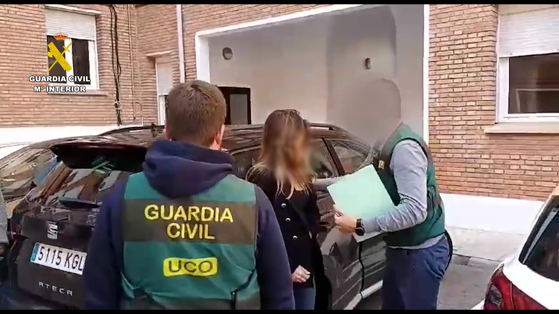 La dona que va denunciar el fill de Cándido Conde-Pumpido en el moment de ser arrestada per la Guàrdia Civil per intent d'homicidi/GC