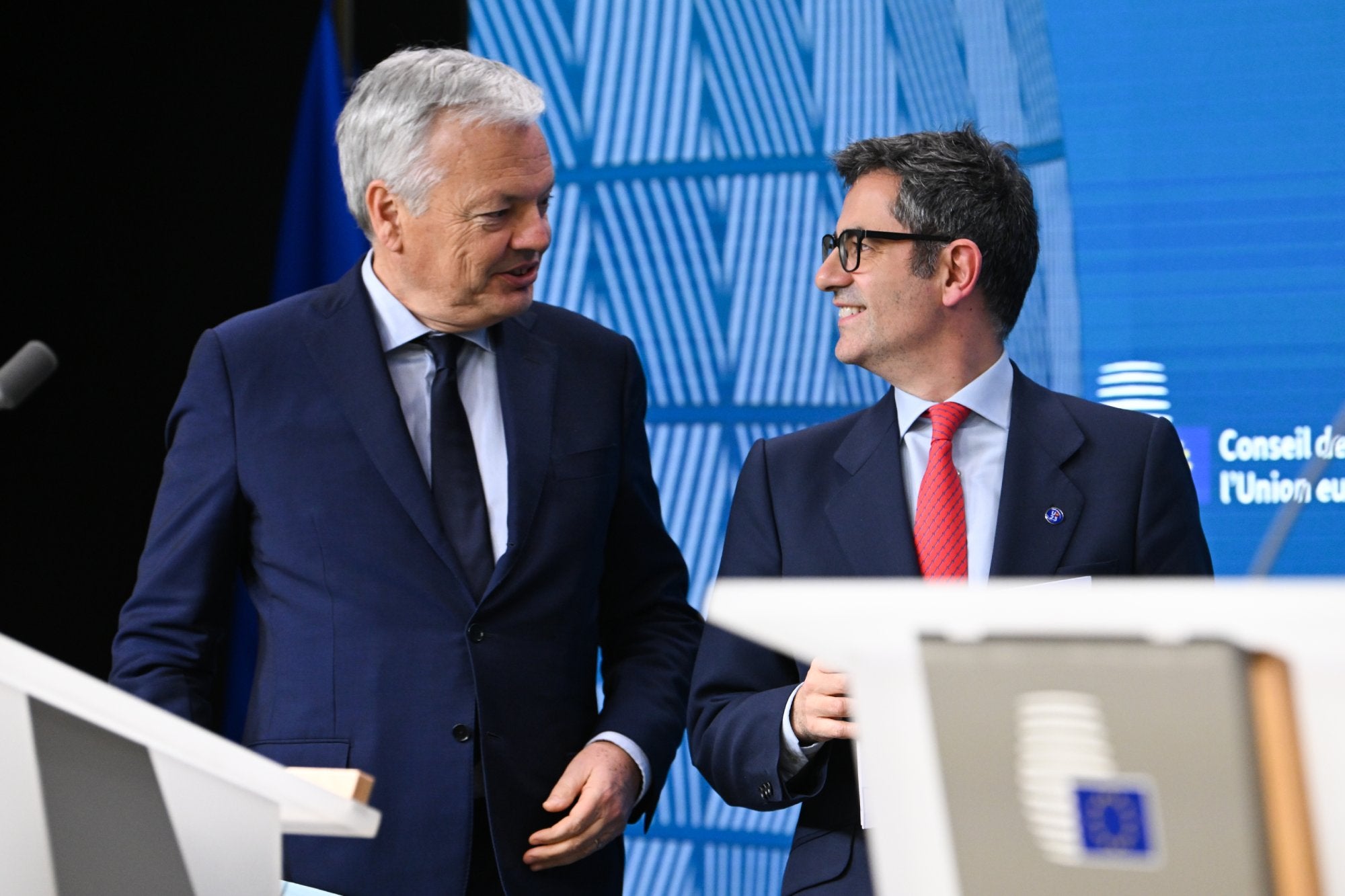 El comissari de Justícia, Didier Reynders, i el ministre espanyol de Presidència i Justícia, Félix Bolaños, en una roda de premsa / ACN
