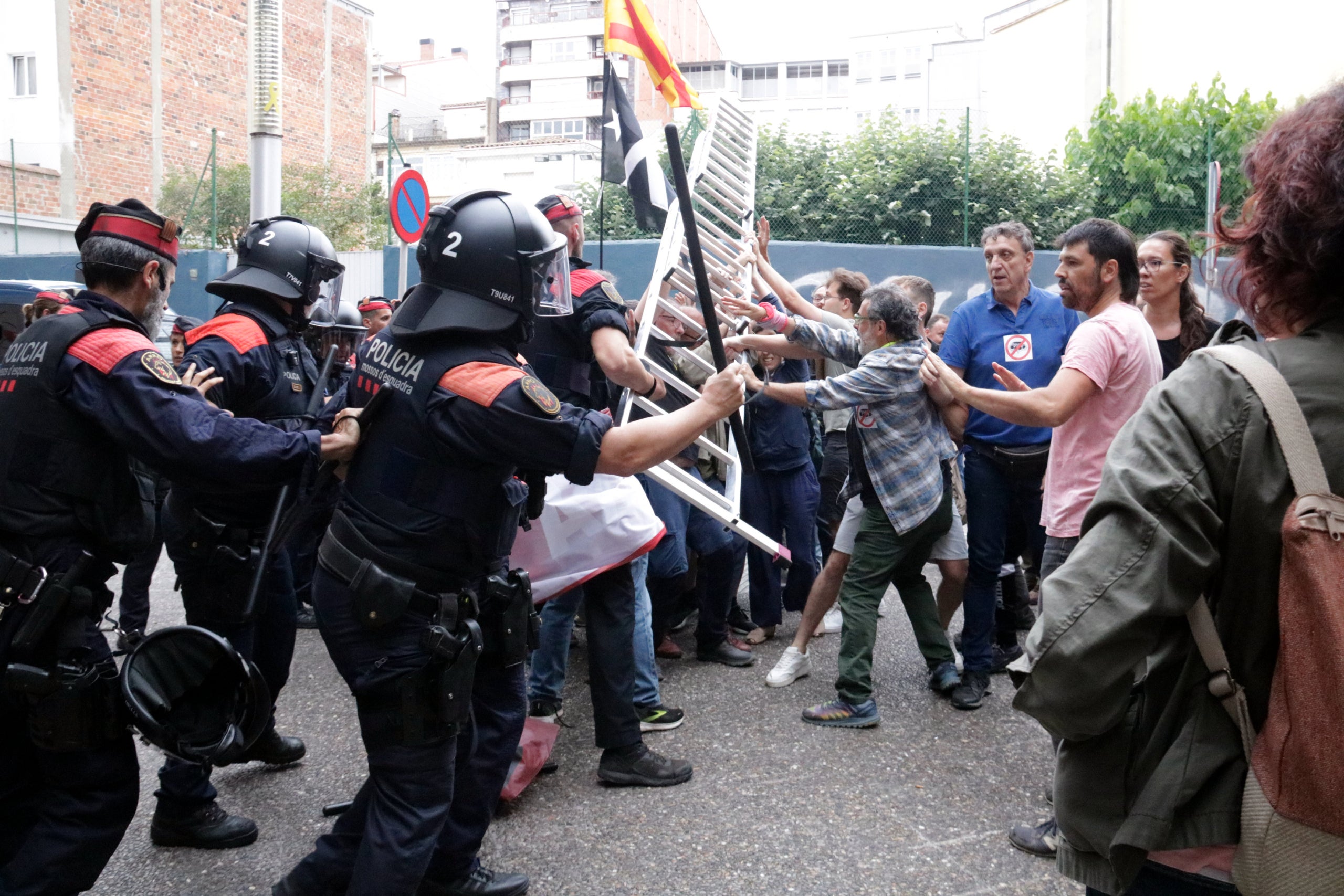 Agentes del ARRO de los Mossos d'Esquadra durante la actuación del 7 de junio a Girona en la protesta antimonárquica/ACN