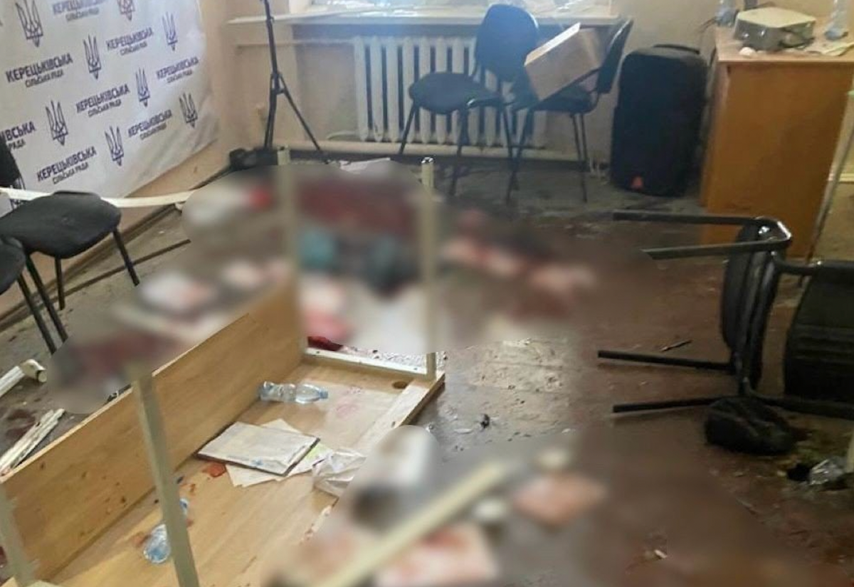 Fotografia difosa per la policia ucraïnesa de com ha quedat el lloc dels fets després de l'atac / Twitter