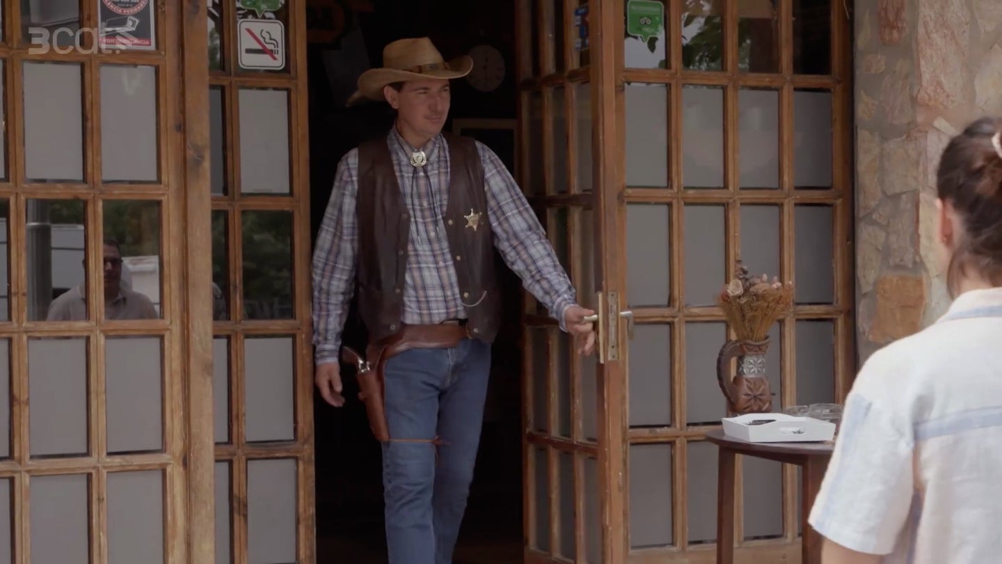 Hi ha hagut sorpresa en trobar-se el xef vestit de cowboy - 3Cat