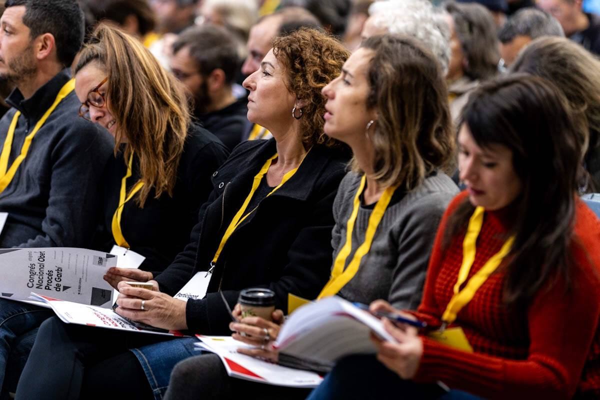 Les diputades i exdiputades de la CUP Mireia Vehí, Montse Vinyets i Laia Estrada amb la portaveu del Secretariat Laure Vega al conclave cupaire d'aquest dissabte a Girona/CUP