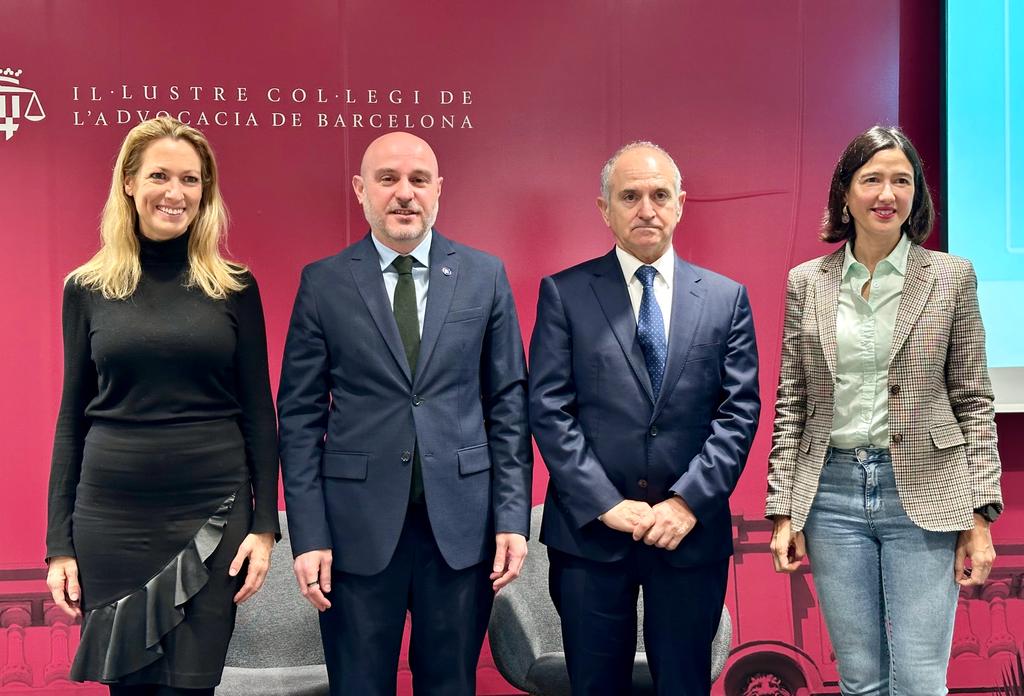 Eugenia Gay, Carlos Prieto, Jesús M. Sánchez i Núria Parlón, en l'acte d'aquest matí a l'ICAB/ICAB