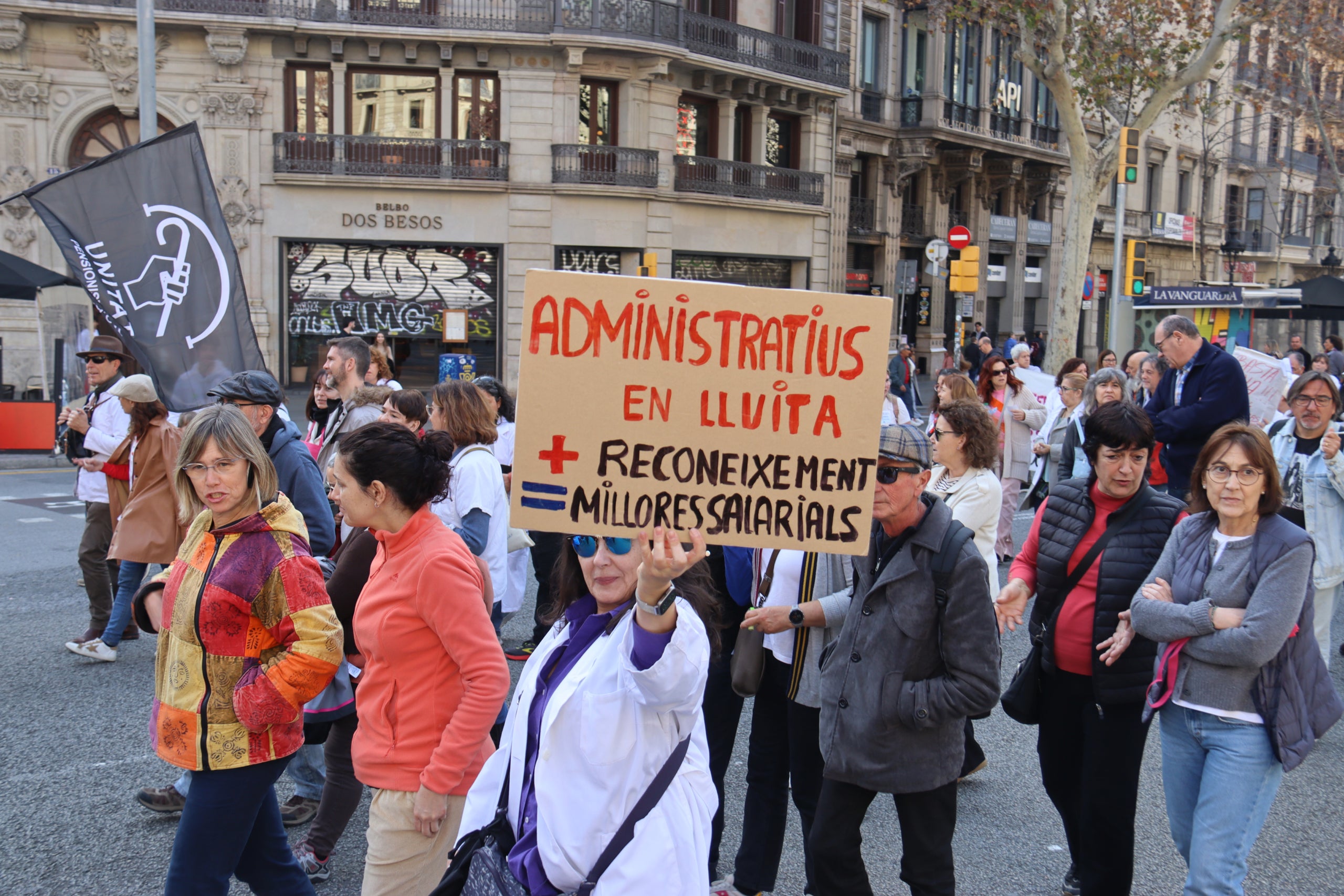 La manifestació a favor de la sanitat pública ha aplegat un miler de persones / ACN
