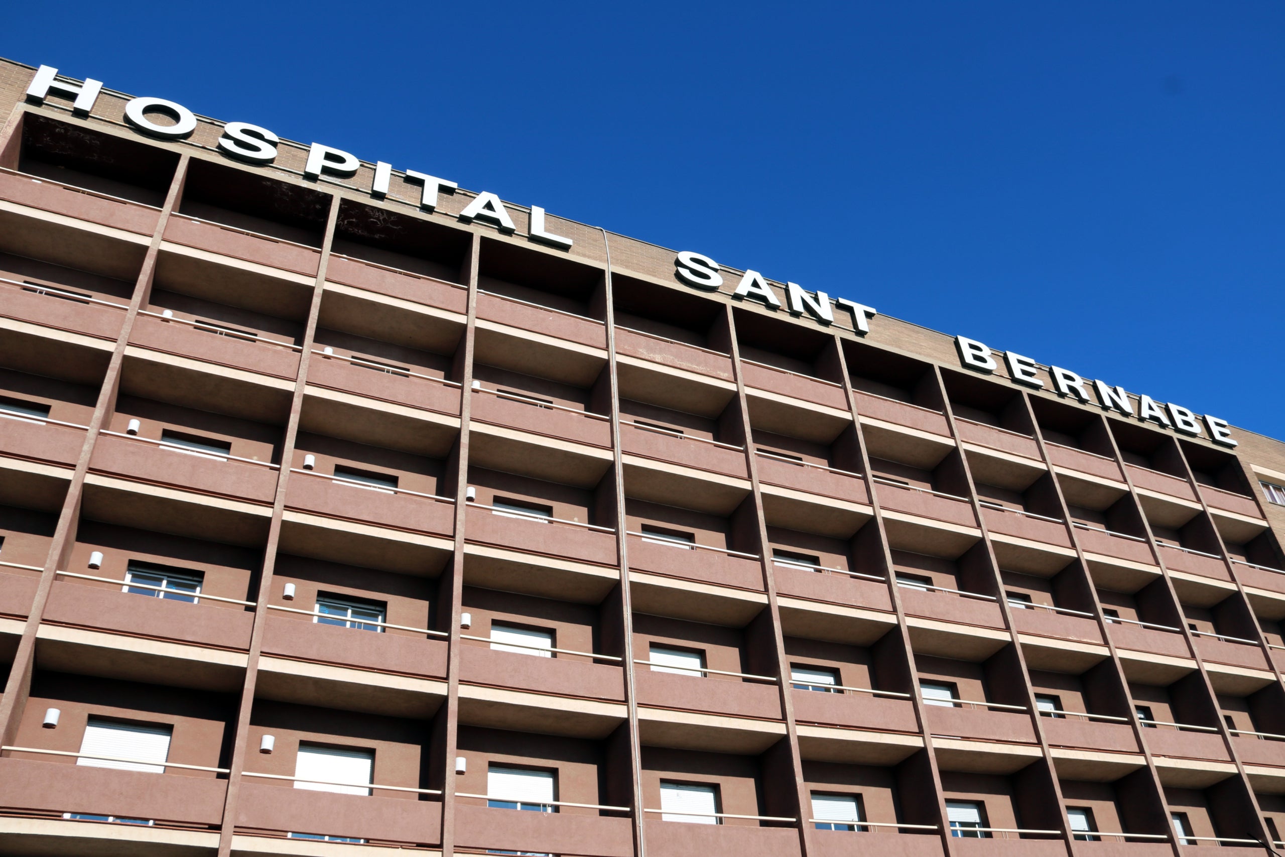 Pla general de la façana de l'Hospital Sant Bernabé de Berga.  /Estefania Escolà