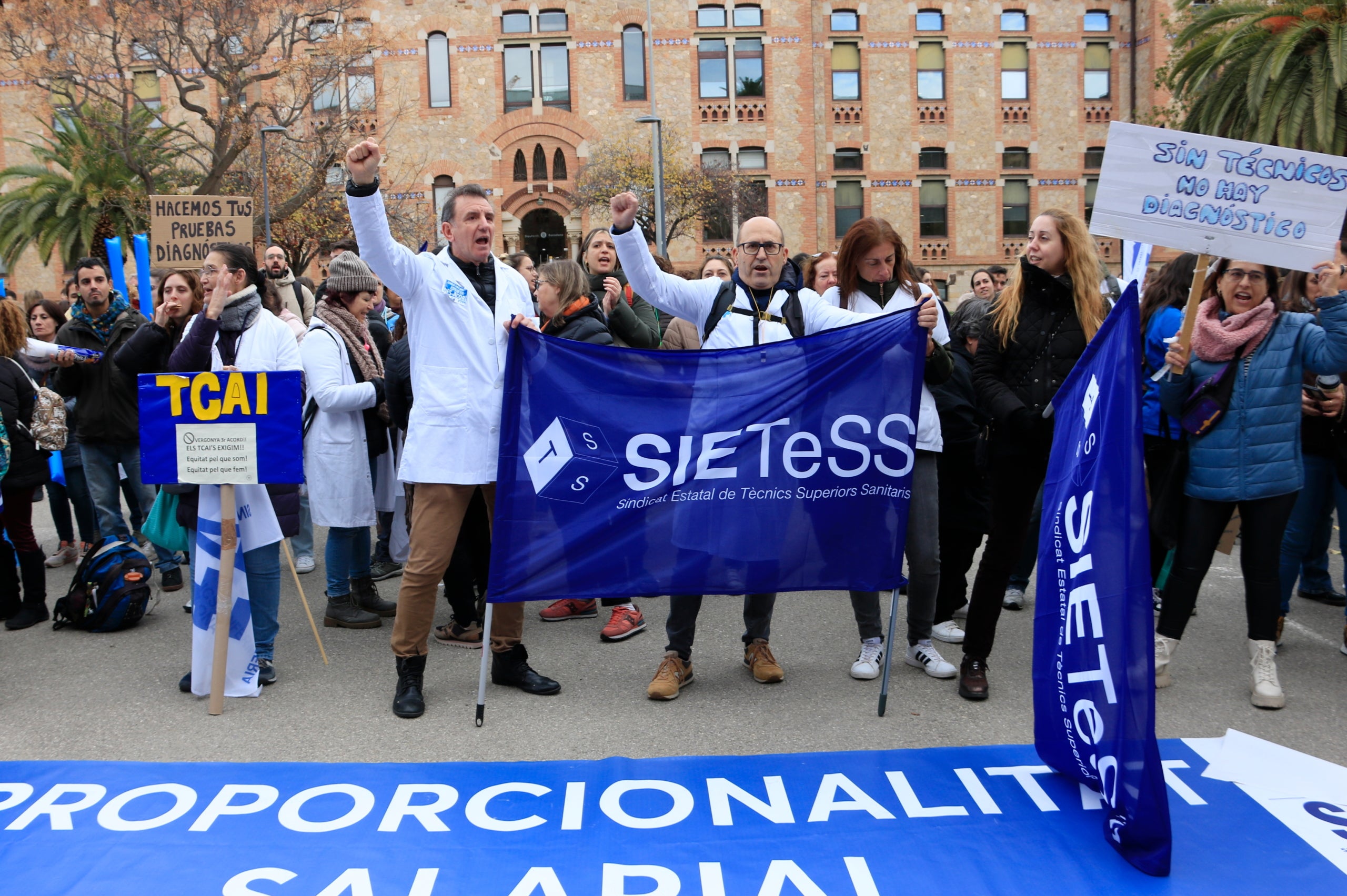 Manifestació de tècnics sanitaris davant el Departament de Salut / ACN