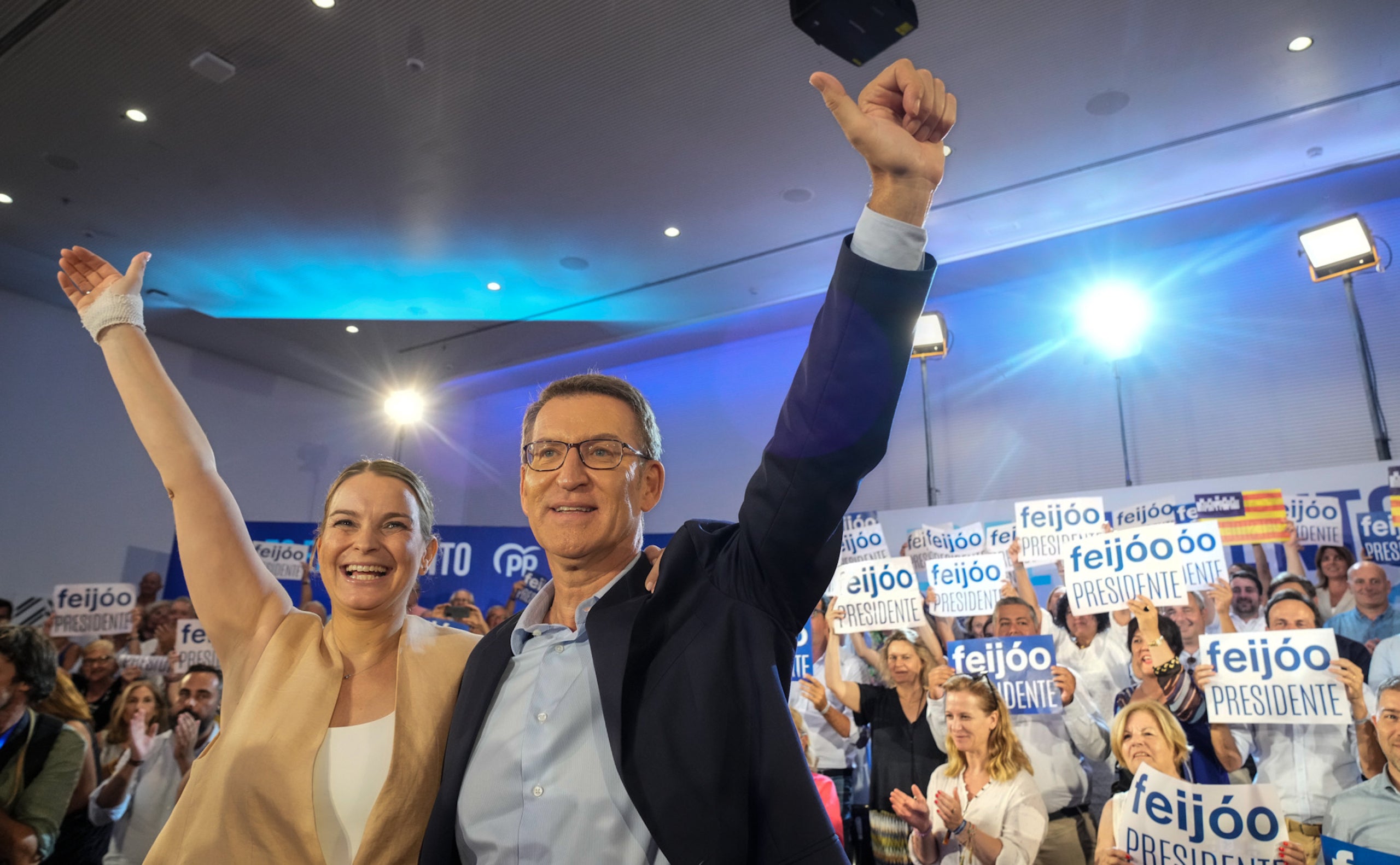 El presidente del PP, Alberto Núñez Feijoo, con Marta Prohens, en un acto de campaña/Tarek PP