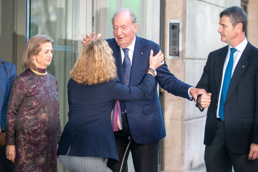 Joan Carles de Borbó i la peculiar salutació a Elena - Europa Press