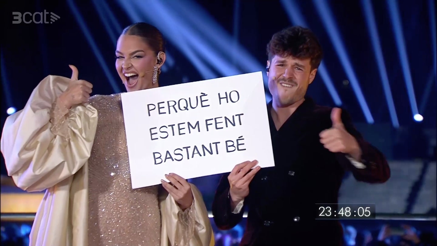 La parella ha reproduït una escena famosa d'una comèdia romàntica de Nadal - TV3