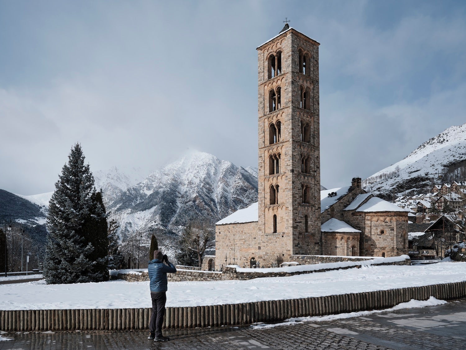 El poble de Taüll amb les esglésies de Sant Climent i Santa Maria, al centre del poble. Vall de Boí, Alta Ribagorça /  Oriol Clavera / 