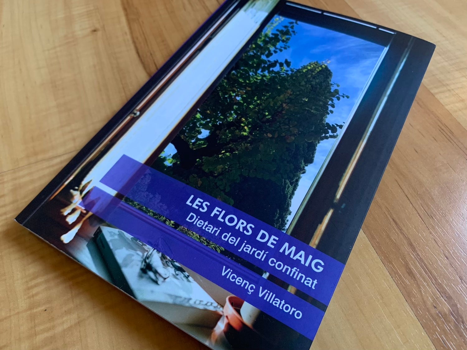 El libro de Vicenç Villatoro sobre el confinamiento, 'Las flores de mayo. Dietario de un jardín confinado' / S.B.