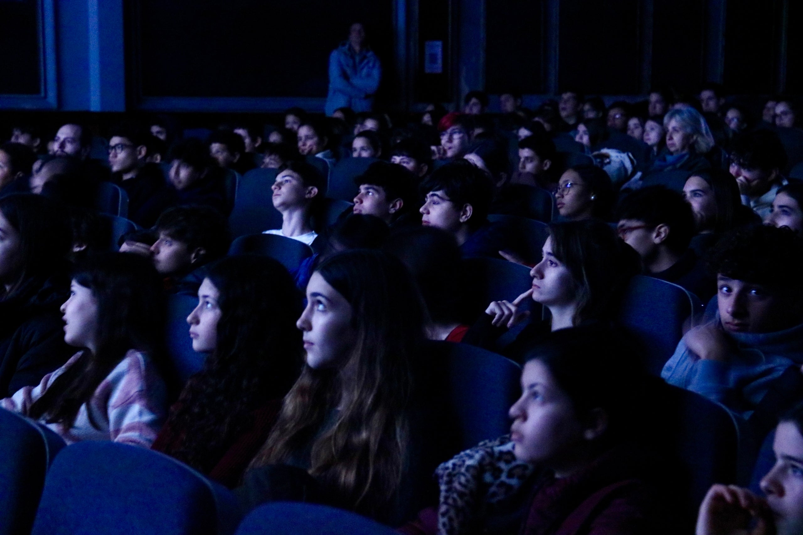 Alumnes de secundària en la primera sessió de la quarta edició del Sex Education Film Festival al Cinema Catalunya de Terrassa / ACN