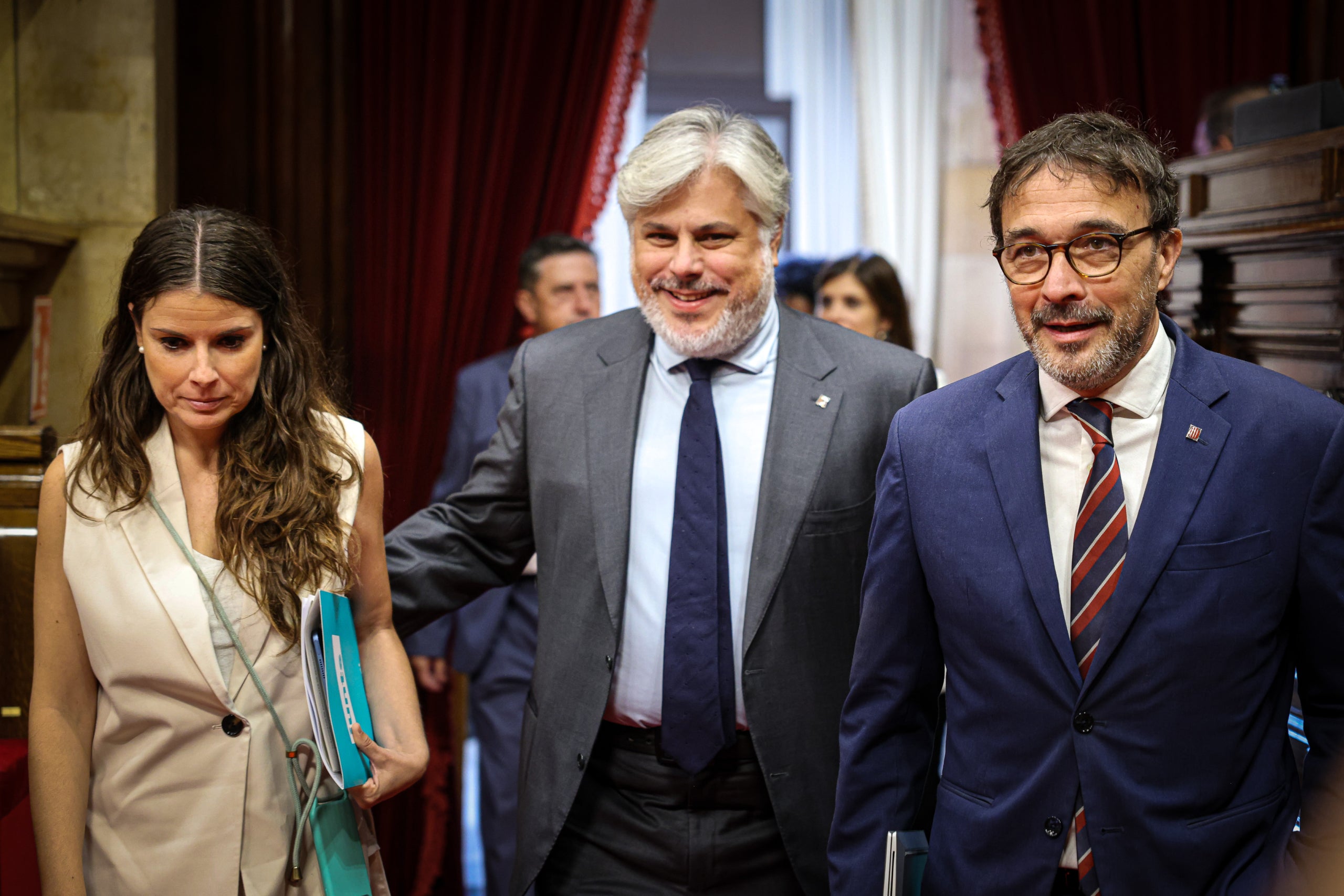 Mònica Sales, Albert Batet i Josep Rius entren al ple del Parlament / ACN