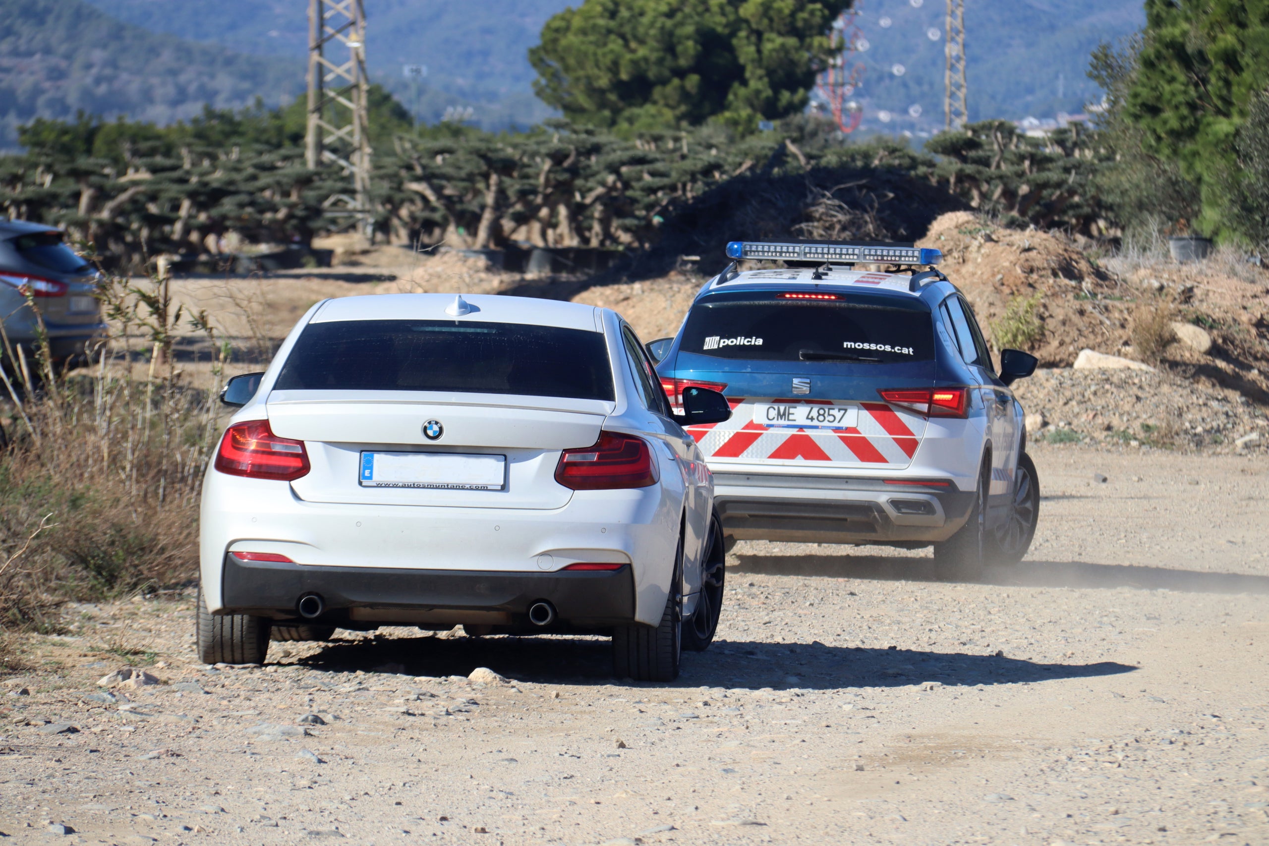 Un coche de los Mossos d'Esquadra al lugar donde se ha encontrado la víctima / ACN
