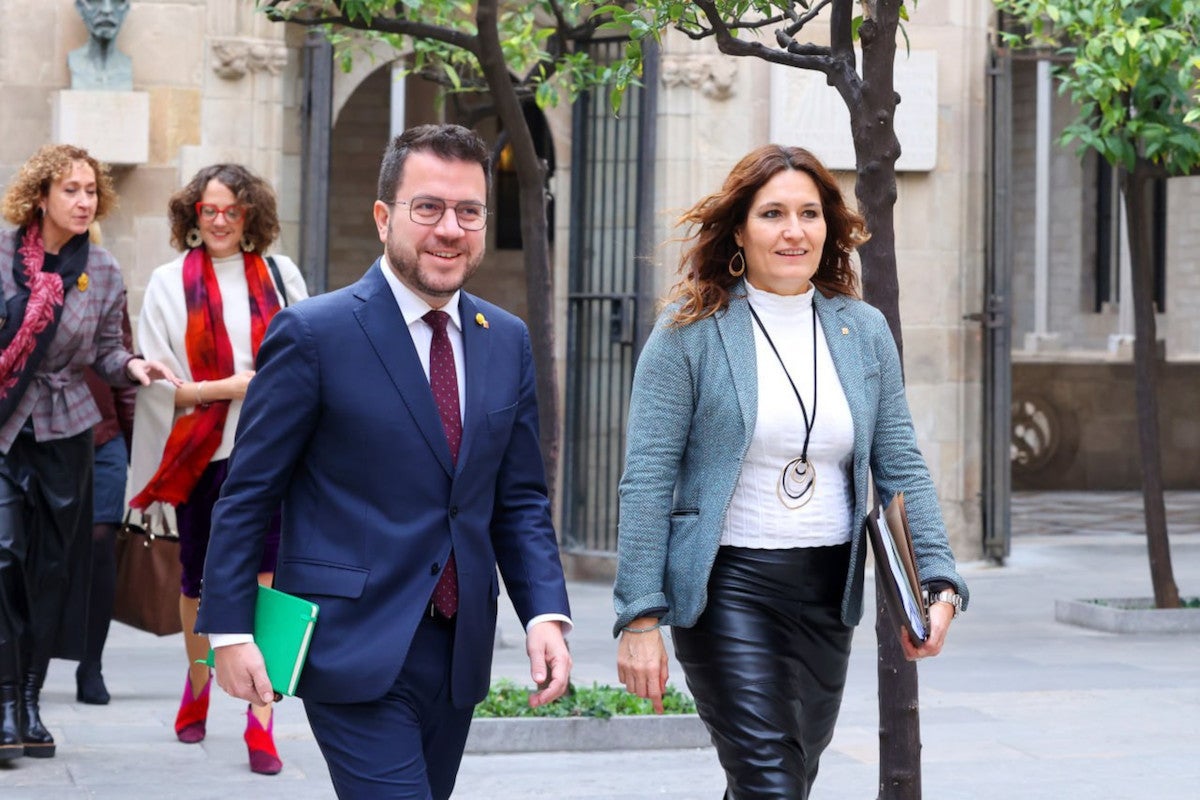 El president de la Generalitat, Pere Aragonès, amb la vicepresidenta, Laura Vilagrà, abans de la reunió setmanal del Consell Executiu del Govern /  Rubén Moreno / Govern