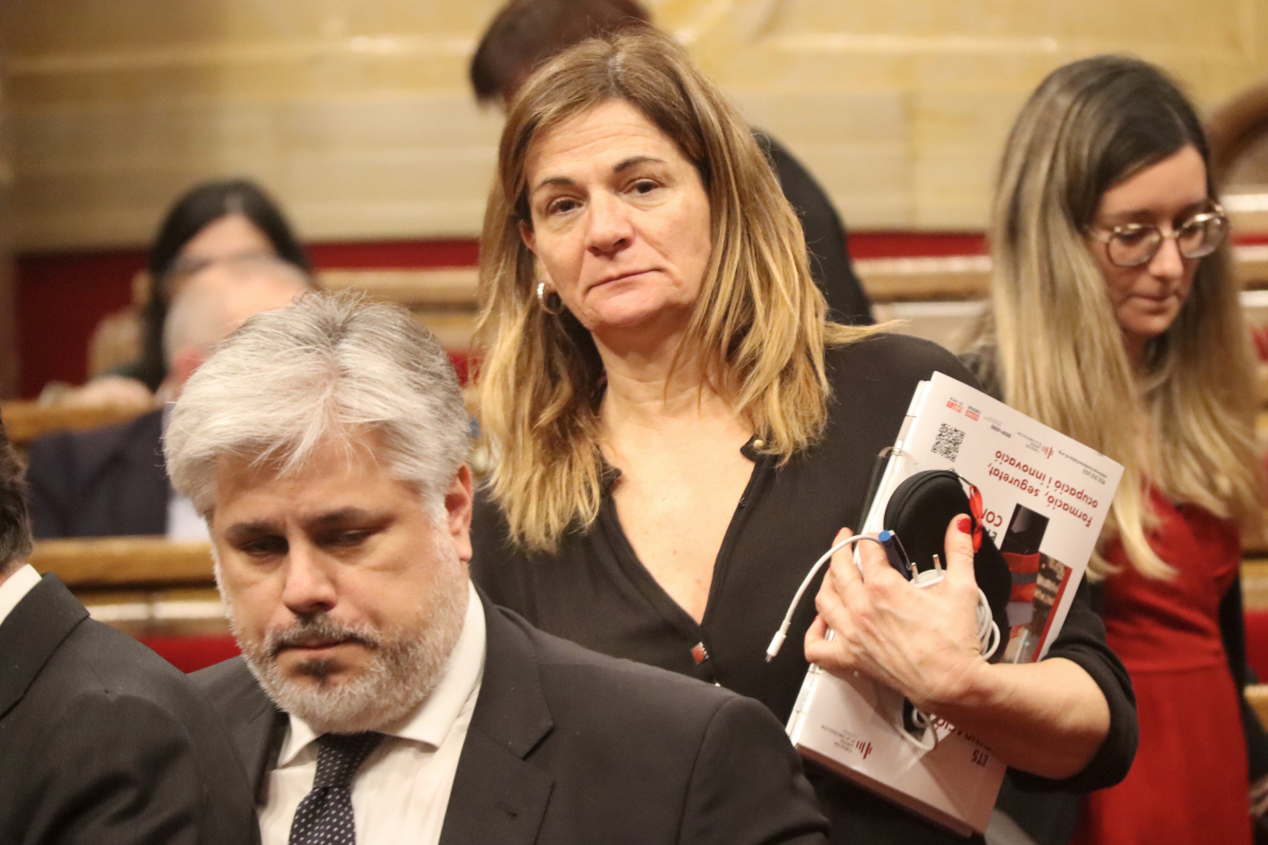 La diputada de Junts, Cristina Casol, amb el portaveu del grup, Albert Batet / ACN