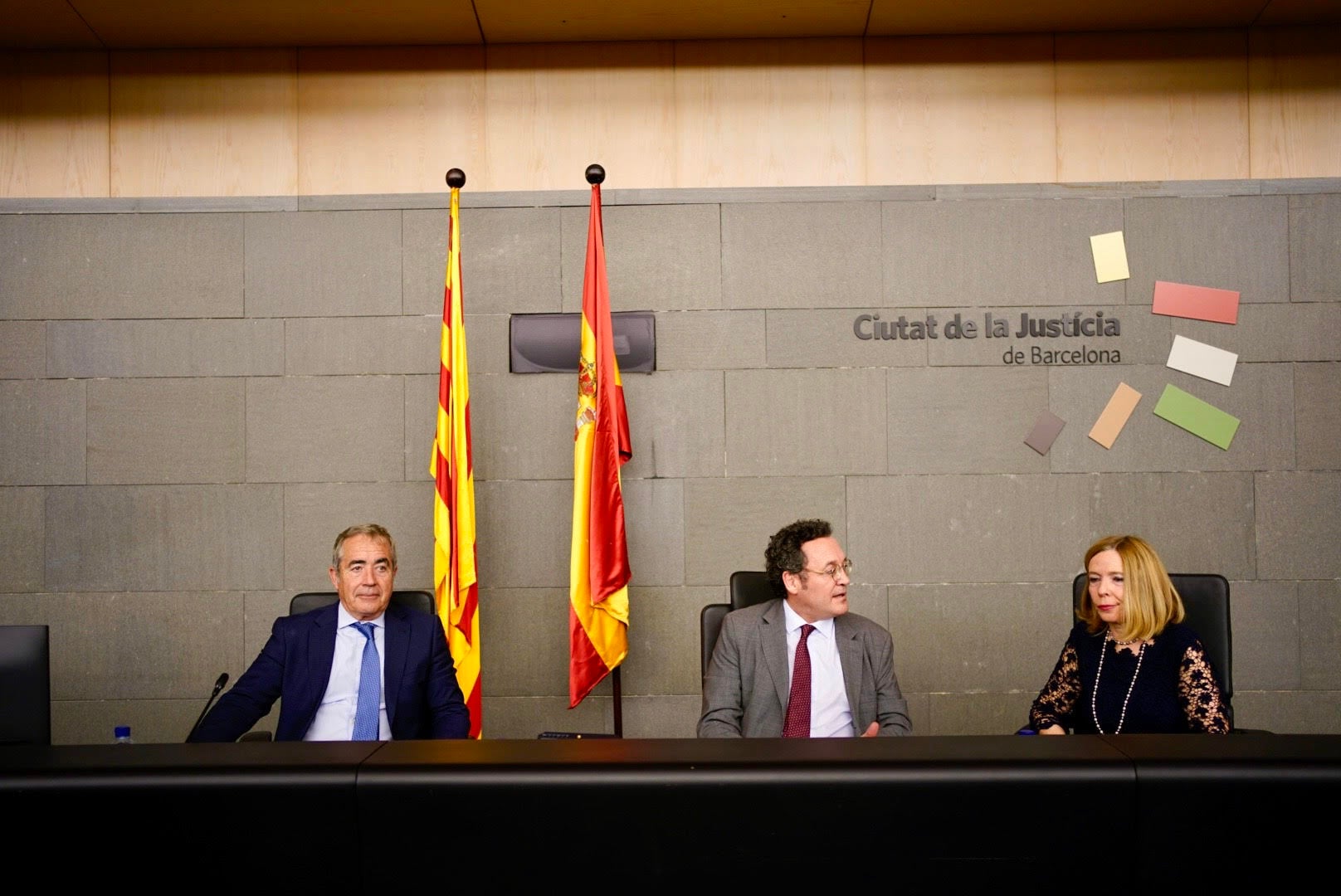 El fiscal Superior de Catalunya, Francesc Bañeras, el fiscal general de l'Estat, Álvaro García Ortiz, i la fiscal en cap de Barcelona, Neus Pujalt, aquest matí a la Ciutat de la Justícia/Mireia Comas