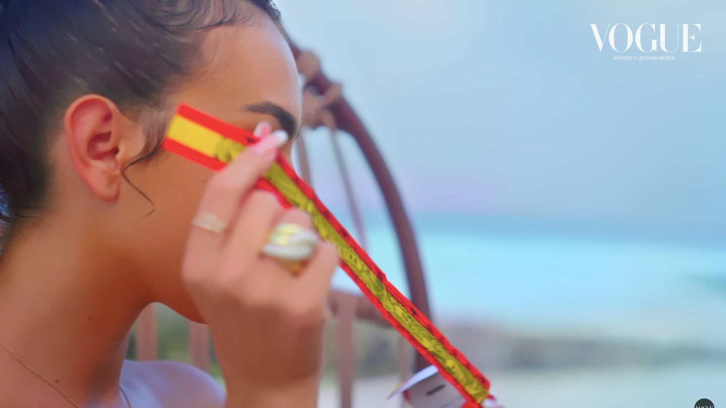 Georgina Rodríguez siempre lleva encima una bandera de España - YouTube