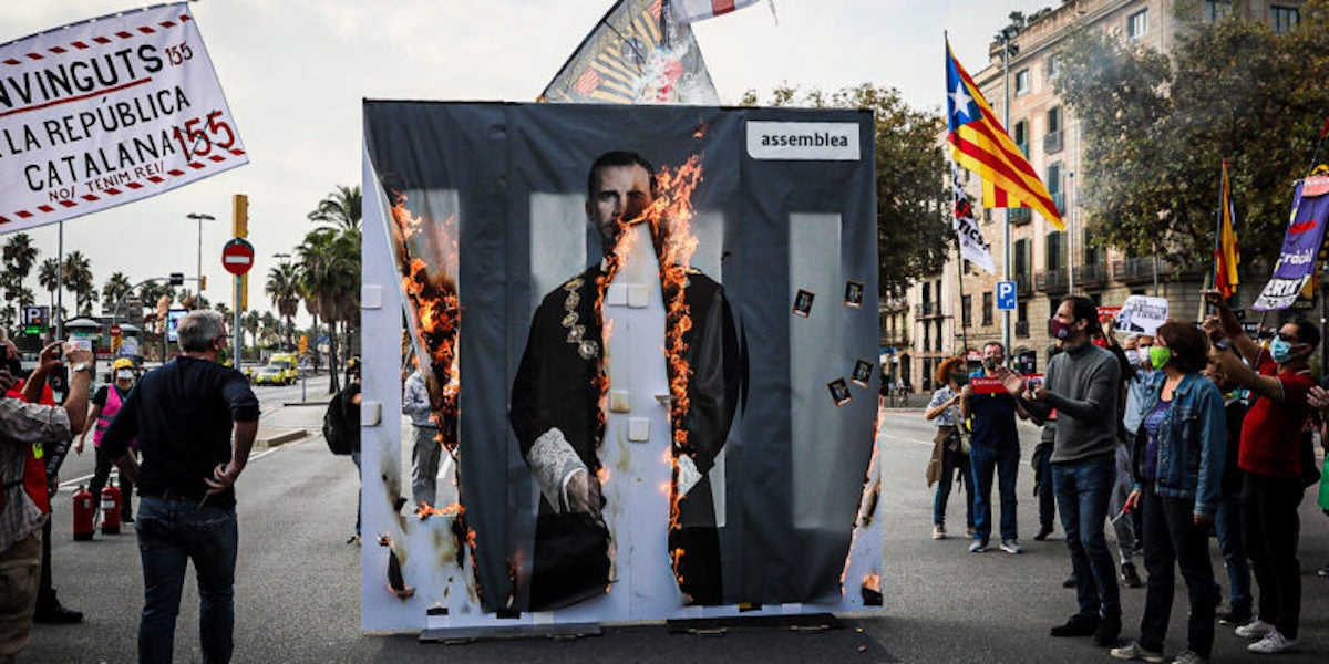La crema del retrato del rey español por el ANC que tan preocupaba a la Guardia Civil/Jordi Borràs
