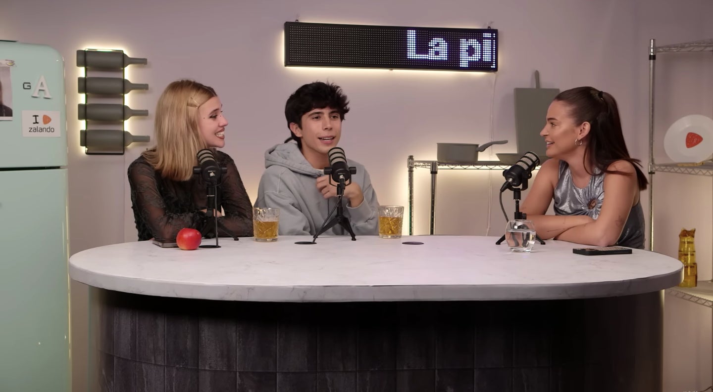 Laura Escanes parla de les campanades - Youtube