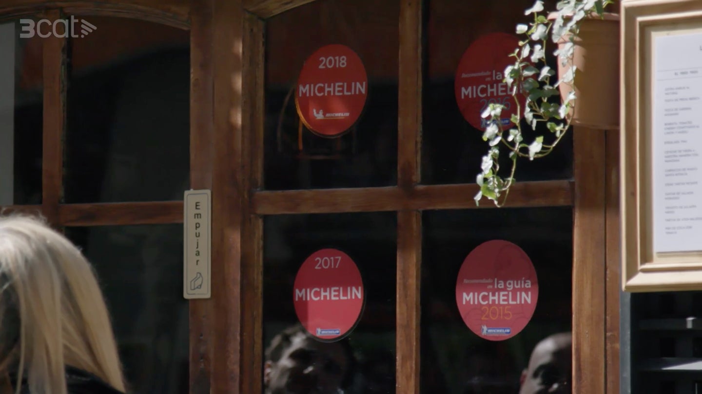 No ha sacado las etiquetas de Michelin del anterior propietario - TV3