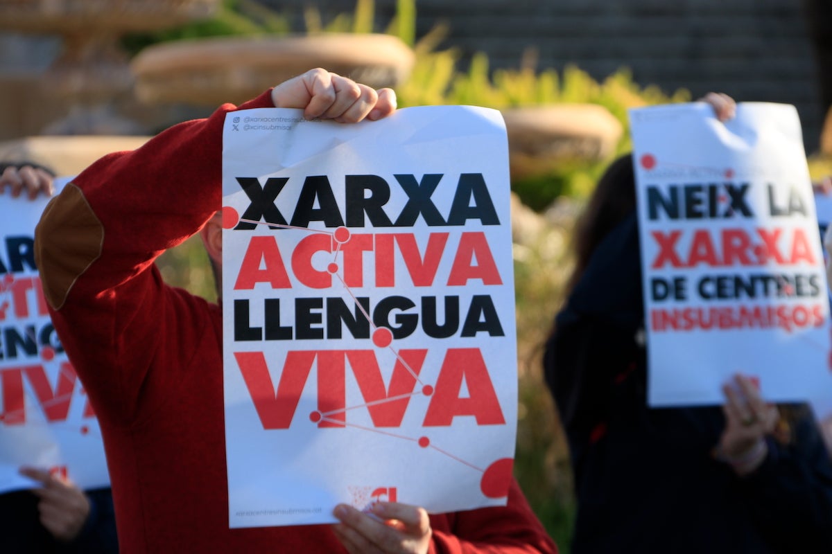 Detall de cartells de la Xarxa de Centres Insubmisos, una iniciativa impulsada pel Sindicat d'Estudiants dels Països Catalans (SEPC), amb suport de docents i Alerta Solidària / ACN
