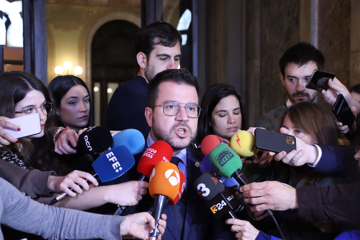 
El president de la Generalitat, Pere Aragonès, durant una atenció a mitjans al Parlament / ACN