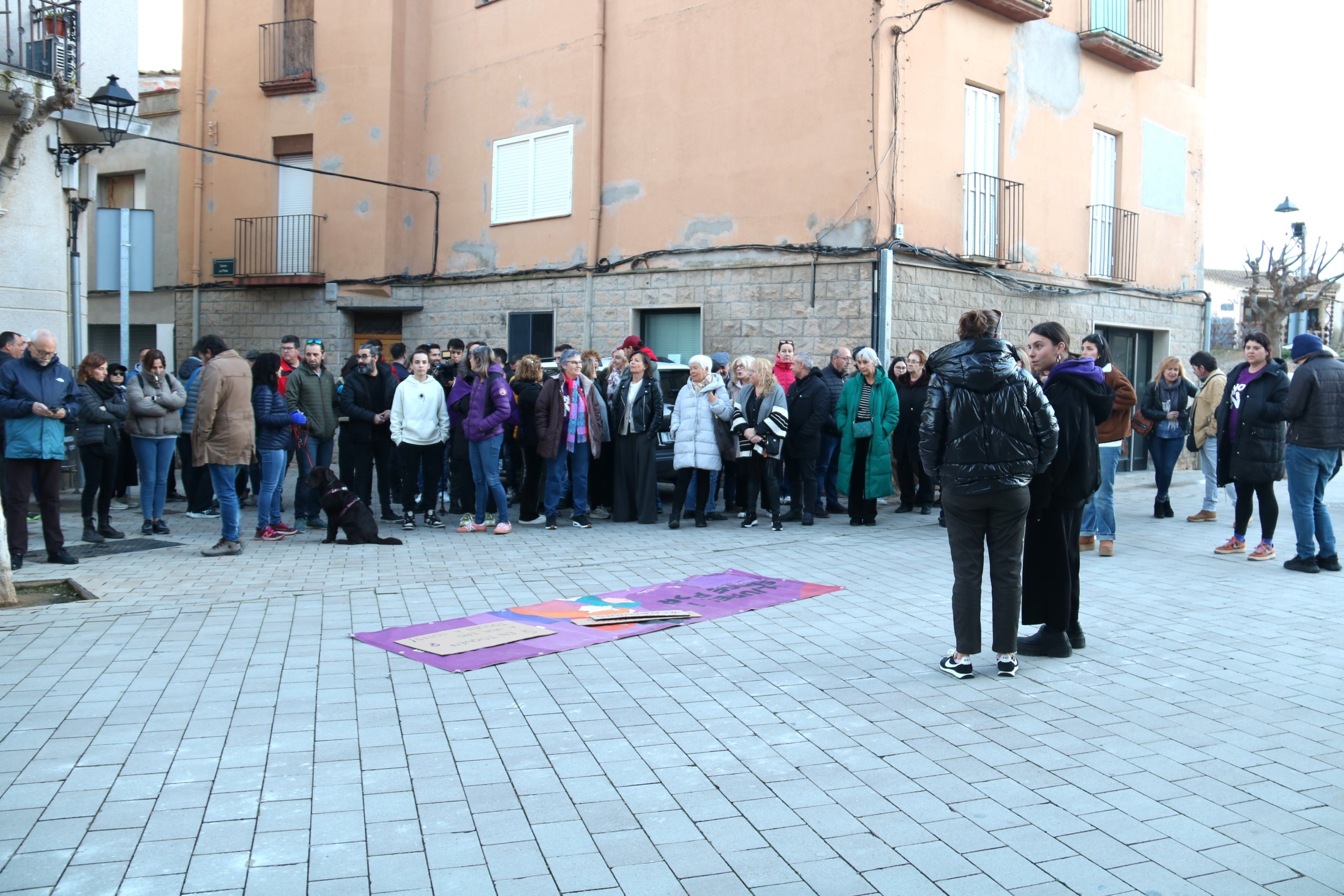 Manifestants a l'Ajuntament de Puigverd de Lleida / ACN